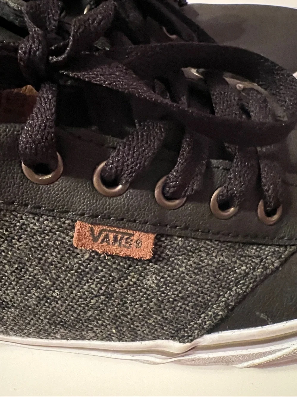 Vans Black & Gray Atwood Deluxe Low-Top Canvas Skate Sneakers Men’s Size 9